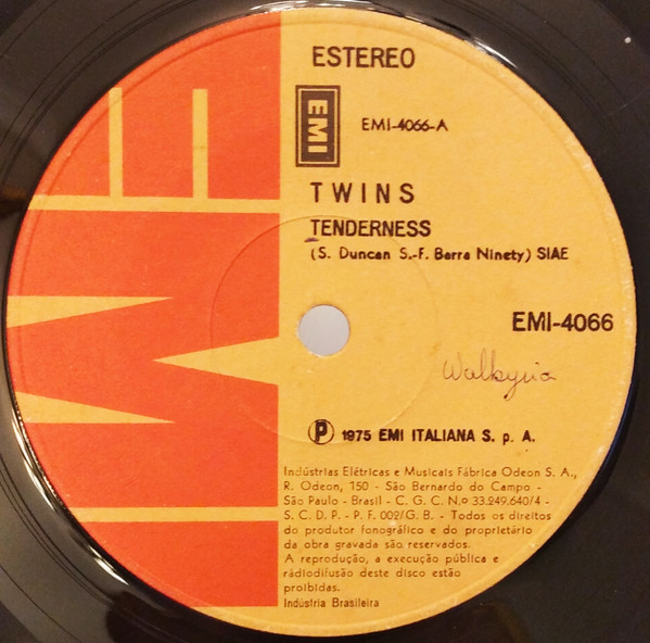 Twins - Tenderness (Compacto)
