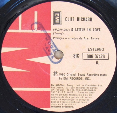 Cliff Richard – A Little In Love / Keep On Looking (Compacto)