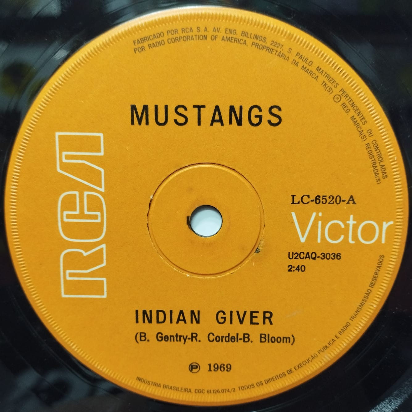 Mustangs - Indian Giver (Compacto)